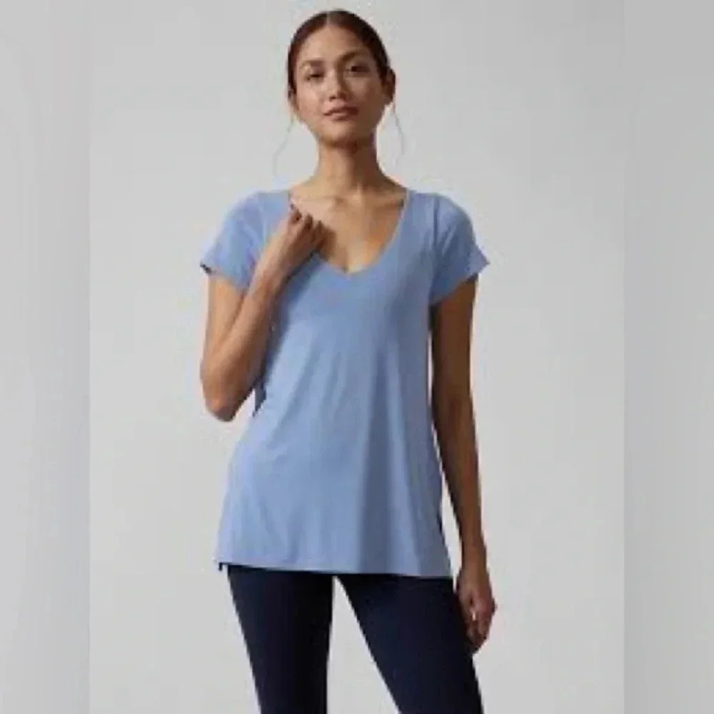 Athleta Essence Support Top size large NWOT - never worn - blue